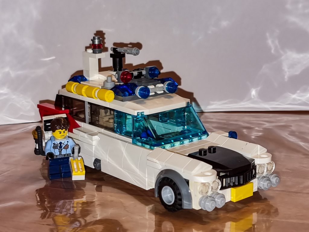 Selbst gebautes Legoauto im Stil von Ghostbusters