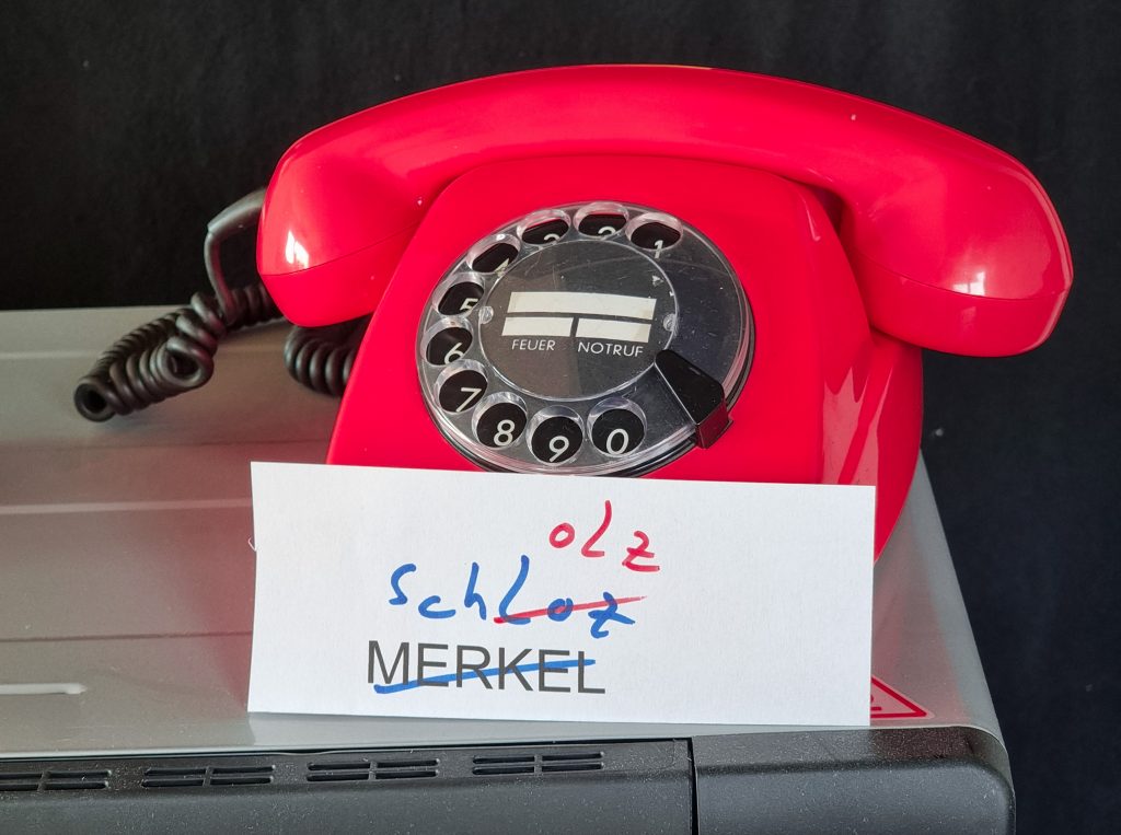 das rote Telefon!