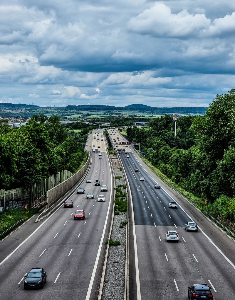 Die A81 zerschneidet die Landschaft