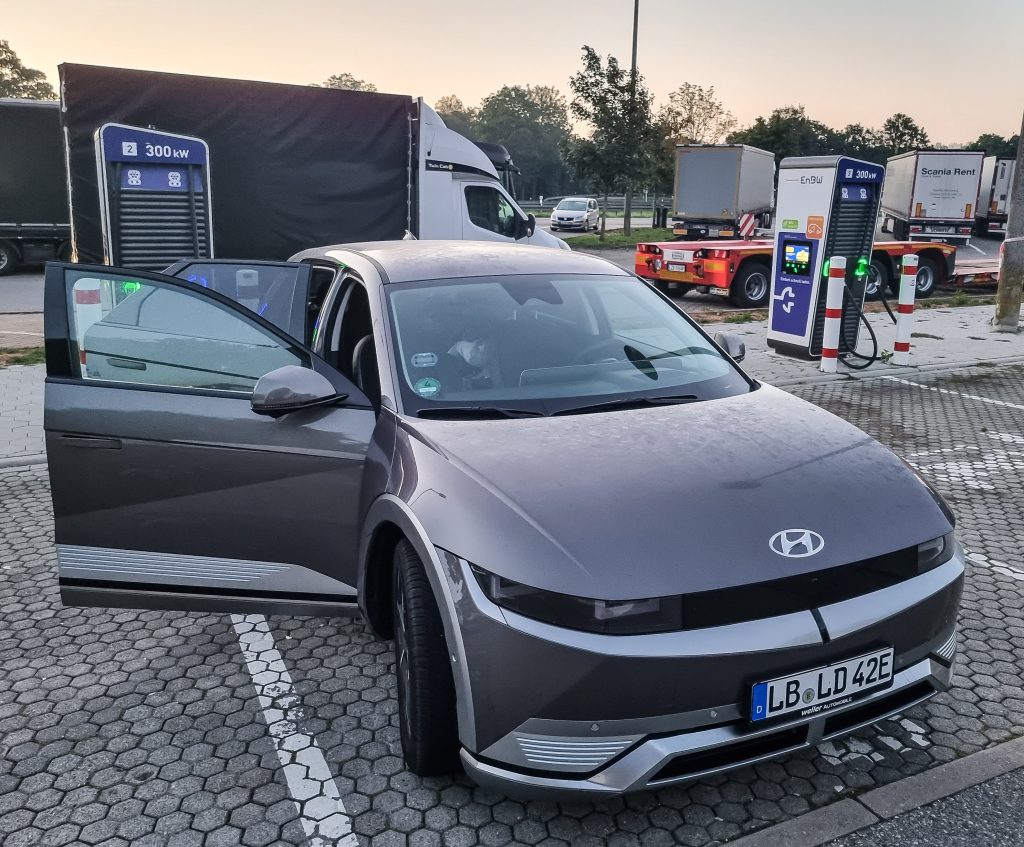 Ladepause mit dem Ioniq 5 an der 300KW-Ladesäule Illertal Ost